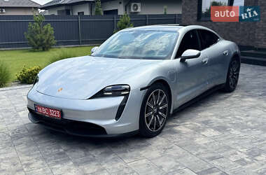 Porsche Taycan 2021