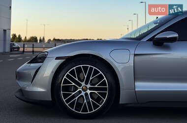 Седан Porsche Taycan 2021 в Киеве