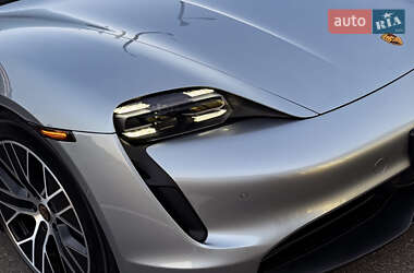 Седан Porsche Taycan 2021 в 
