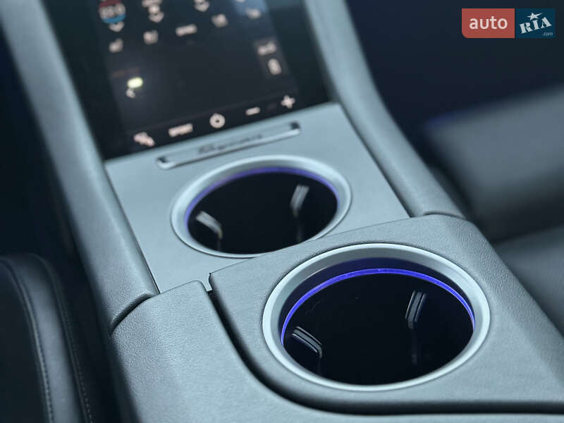 Седан Porsche Taycan 2021 в Киеве фото 26 Седан Porsche Taycan 2021 в Киеве
