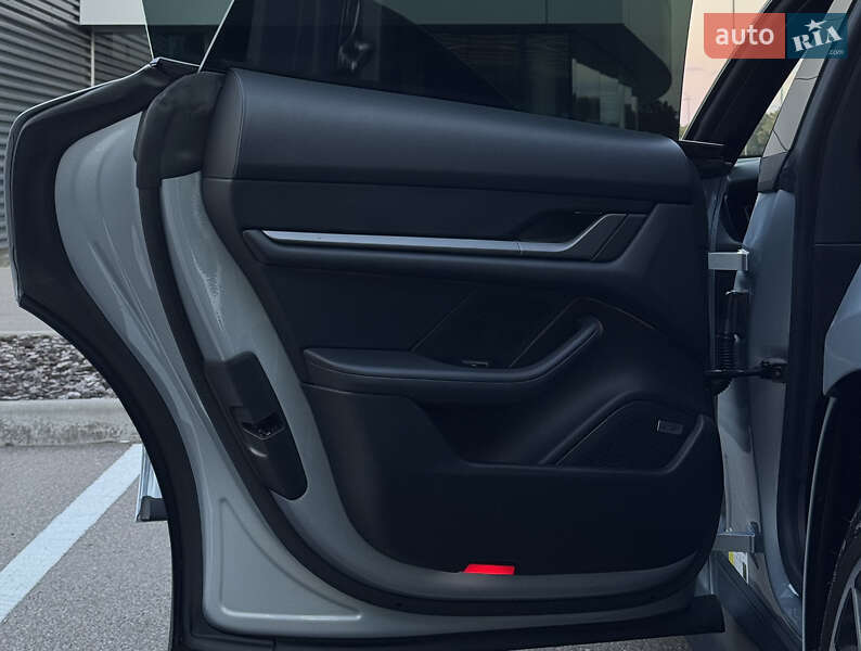 Седан Porsche Taycan 2021 в Киеве фото 35 Седан Porsche Taycan 2021 в Киеве