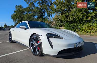Седан Porsche Taycan 2020 в Киеве