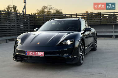 Седан Porsche Taycan 2022 в 