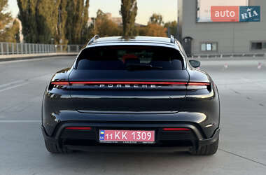Седан Porsche Taycan 2022 в 