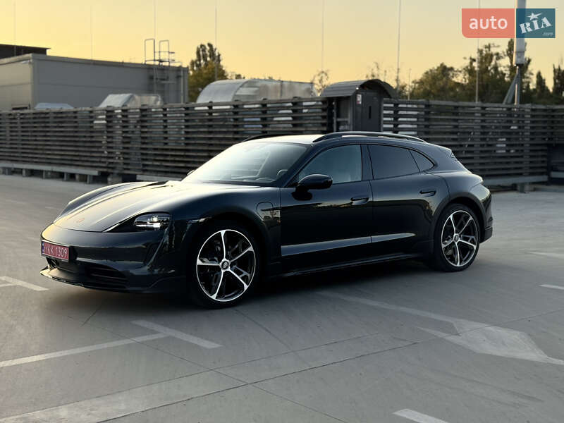 Седан Porsche Taycan 2022 в Киеве