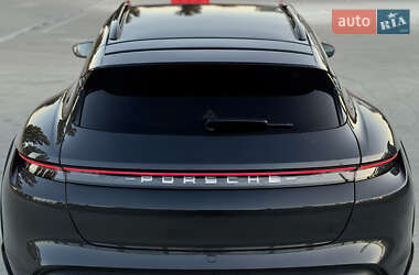 Седан Porsche Taycan 2022 в 