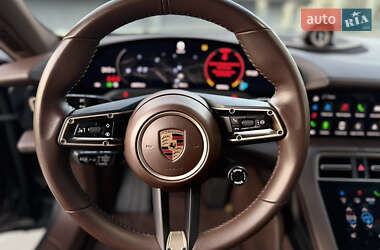 Седан Porsche Taycan 2022 в 