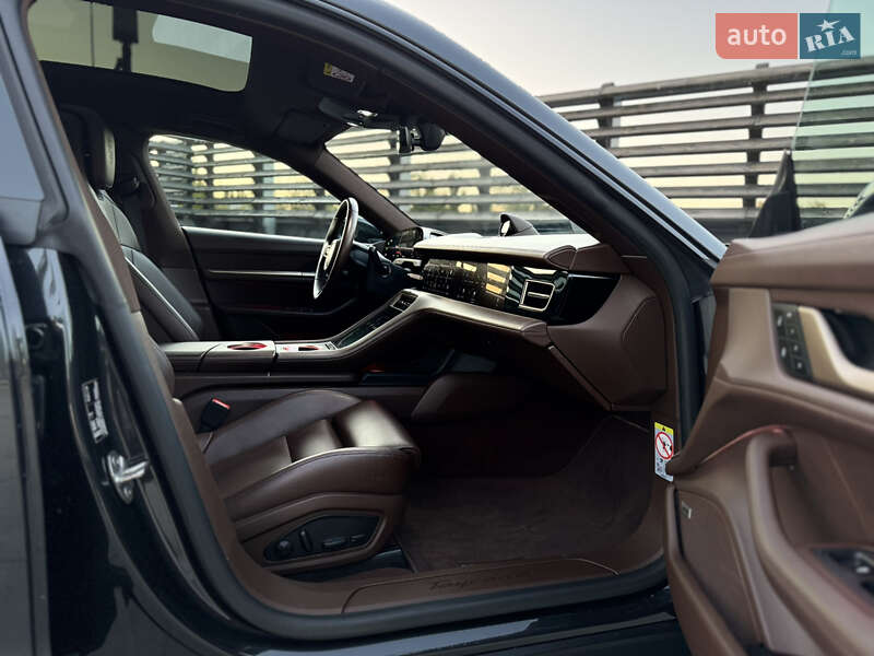 Седан Porsche Taycan 2022 в Киеве