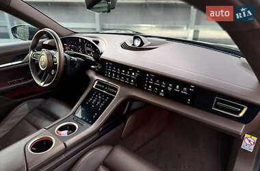 Седан Porsche Taycan 2022 в 