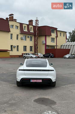 Седан Porsche Taycan 2020 в 