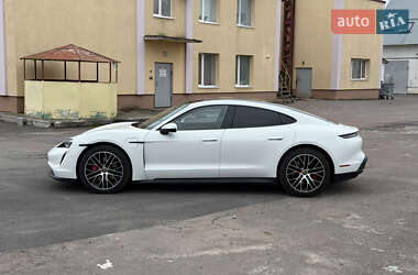 Седан Porsche Taycan 2020 в 