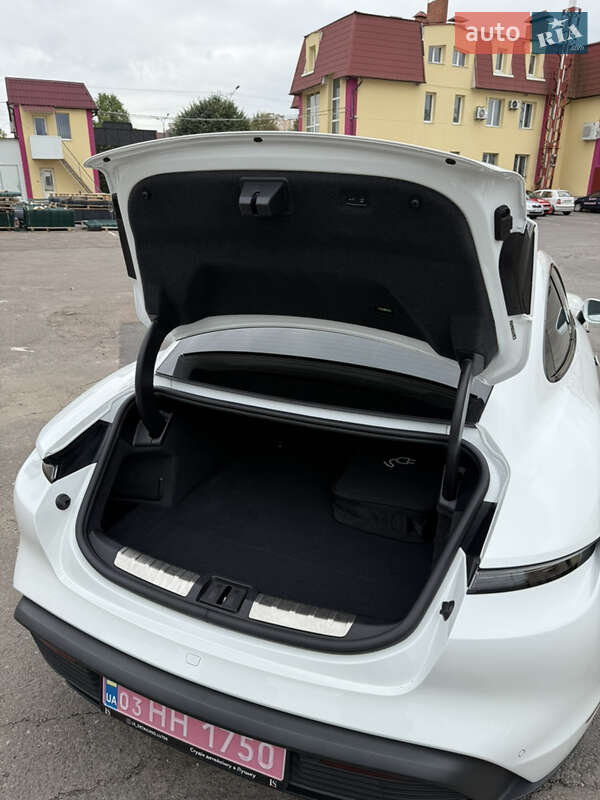Седан Porsche Taycan 2020 в Луцке
