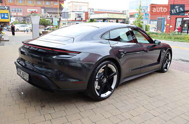 Седан Porsche Taycan 2020 в 