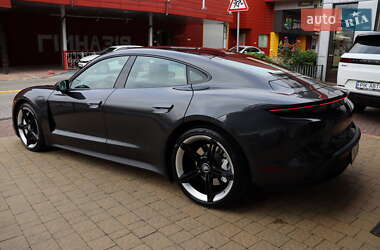 Седан Porsche Taycan 2020 в 