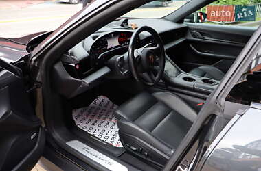 Седан Porsche Taycan 2020 в 