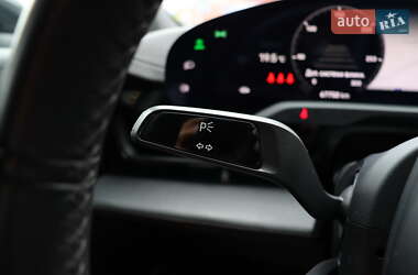 Седан Porsche Taycan 2020 в 