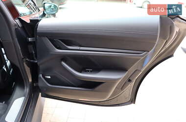 Седан Porsche Taycan 2020 в 