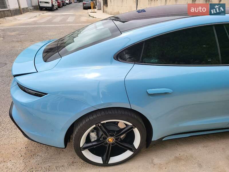 Седан Porsche Taycan 2020 в Киеве