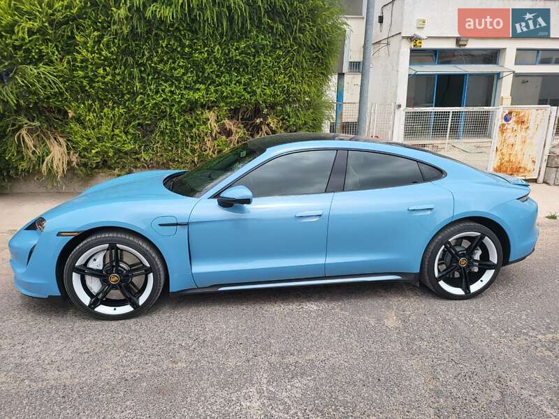 Седан Porsche Taycan 2020 в Киеве