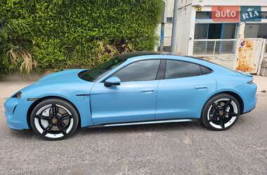 Седан Porsche Taycan 2020 в 