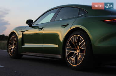 Седан Porsche Taycan 2020 в 