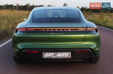 Седан Porsche Taycan 2020 в 