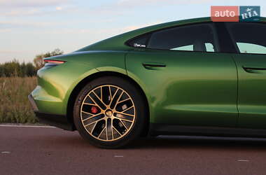 Седан Porsche Taycan 2020 в 