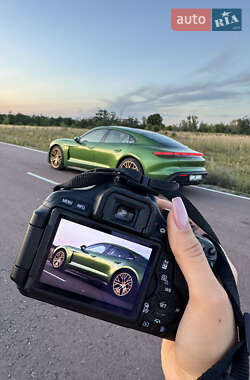 Седан Porsche Taycan 2020 в 