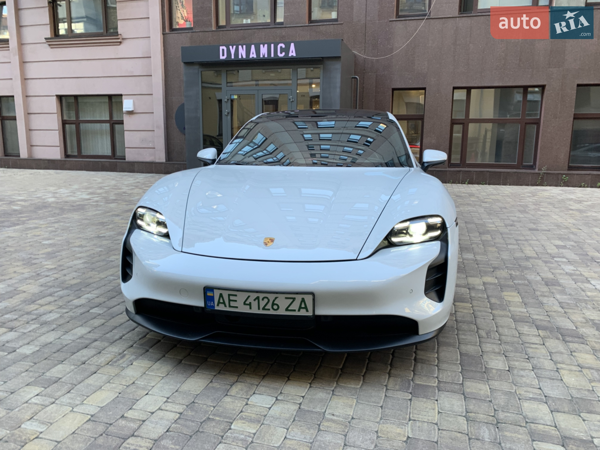 2021 Porsche Taycan - мініатюра 2