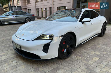 Седан Porsche Taycan 2021 в Києві