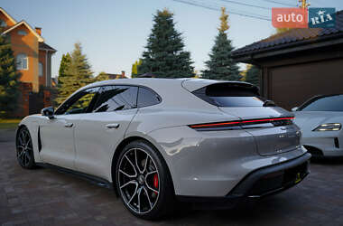 Седан Porsche Taycan 2022 в 