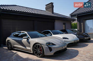 Седан Porsche Taycan 2022 в 