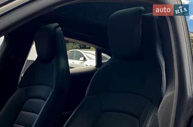 Седан Porsche Taycan 2020 в 