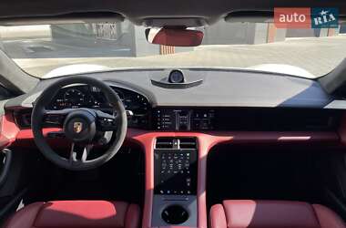Седан Porsche Taycan 2023 в 
