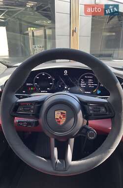 Седан Porsche Taycan 2023 в 
