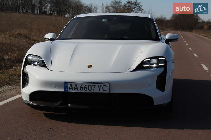 Седан Porsche Taycan 2020 в Києві