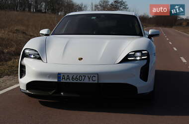Седан Porsche Taycan 2020 в 