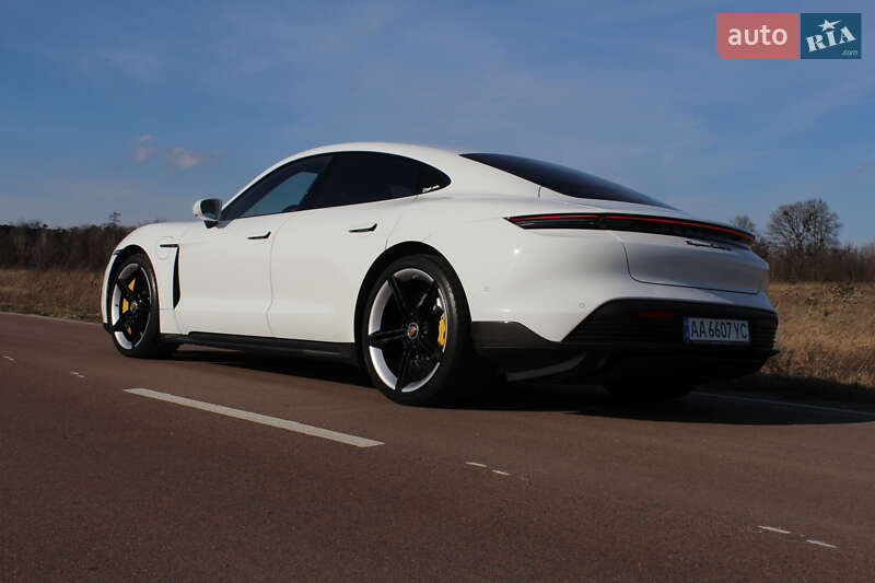 Седан Porsche Taycan 2020 в Києві