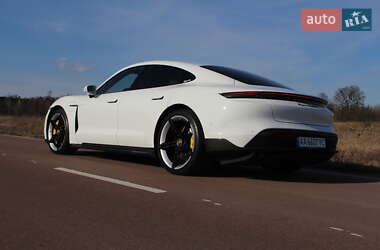 Седан Porsche Taycan 2020 в 