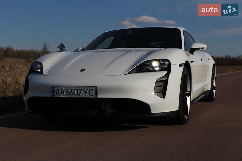 Седан Porsche Taycan 2020 в Києві