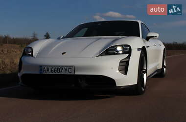 Седан Porsche Taycan 2020 в 