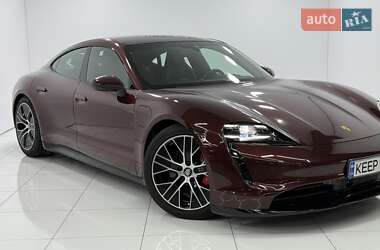 Седан Porsche Taycan 2021 в 