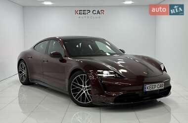 Porsche Taycan 2021