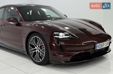 Седан Porsche Taycan 2021 в 