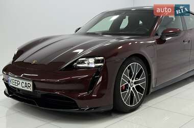Седан Porsche Taycan 2021 в 
