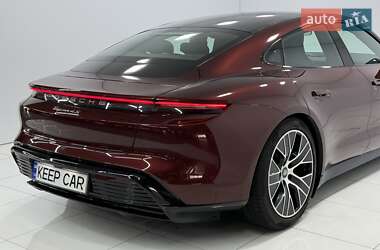 Седан Porsche Taycan 2021 в 