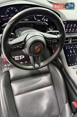 Седан Porsche Taycan 2021 в 