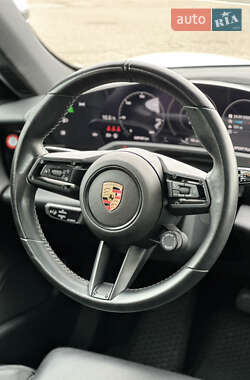 Седан Porsche Taycan 2021 в 