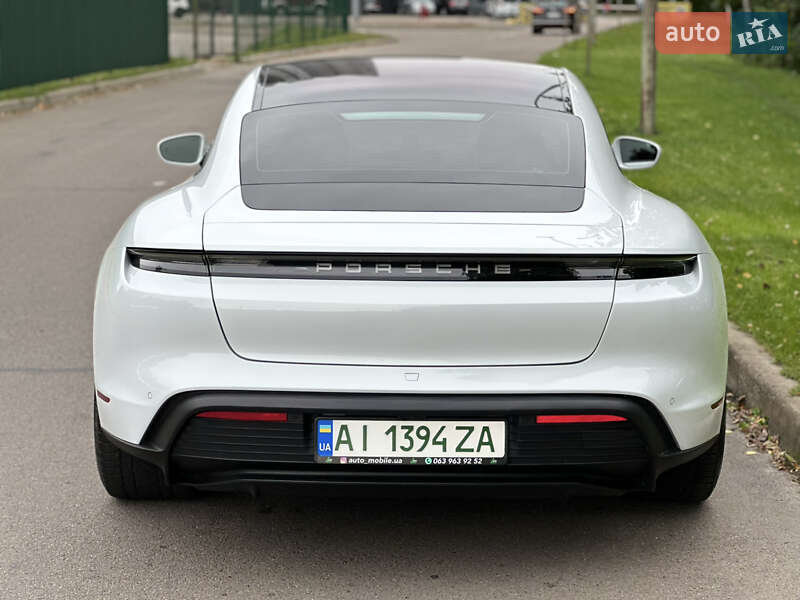 Седан Porsche Taycan 2021 в Києві