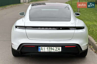 Седан Porsche Taycan 2021 в 